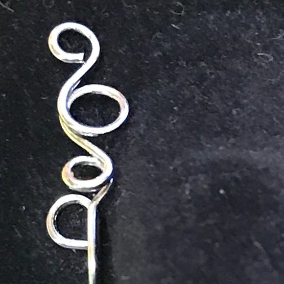 Two Clip On (No piercing needed) Earrings - Picture 2 of 16